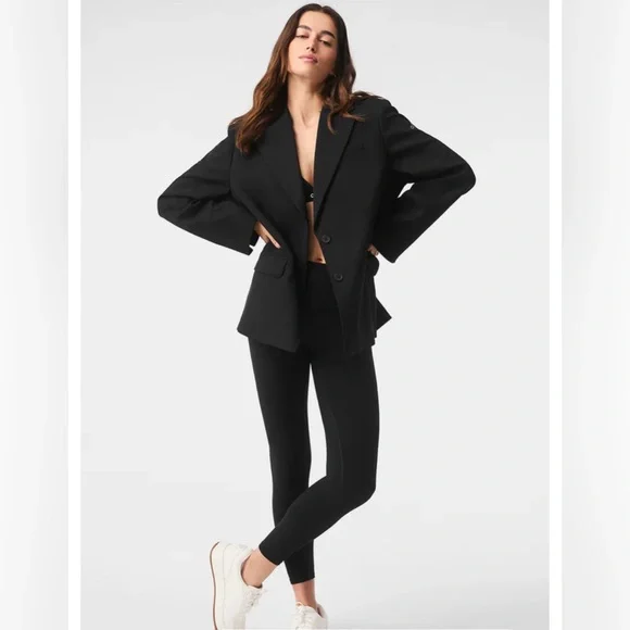 【ALO Yoga】First-Class Blazer 海外限定 First-Class Blazer - Steel Grey | Alo Yoga